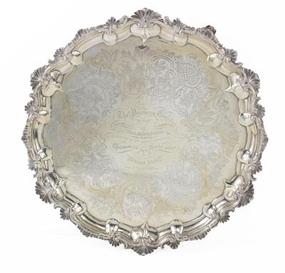 Lot 527 - A LARGE GEORGIAN SILVER SALVER