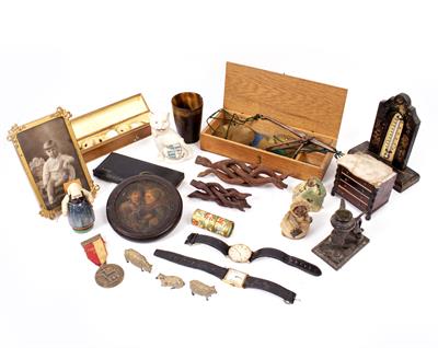 Lot 550 - A GROUP OF MISCELLANEOUS ITEMS