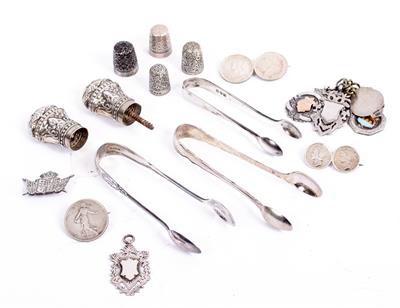 Lot 555 - A COLLECTION OF SILVER