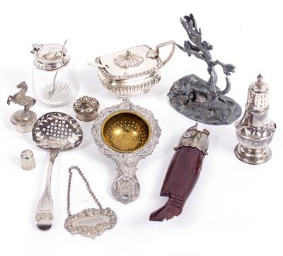 Lot 557 - A SILVER CONDIMENT POT