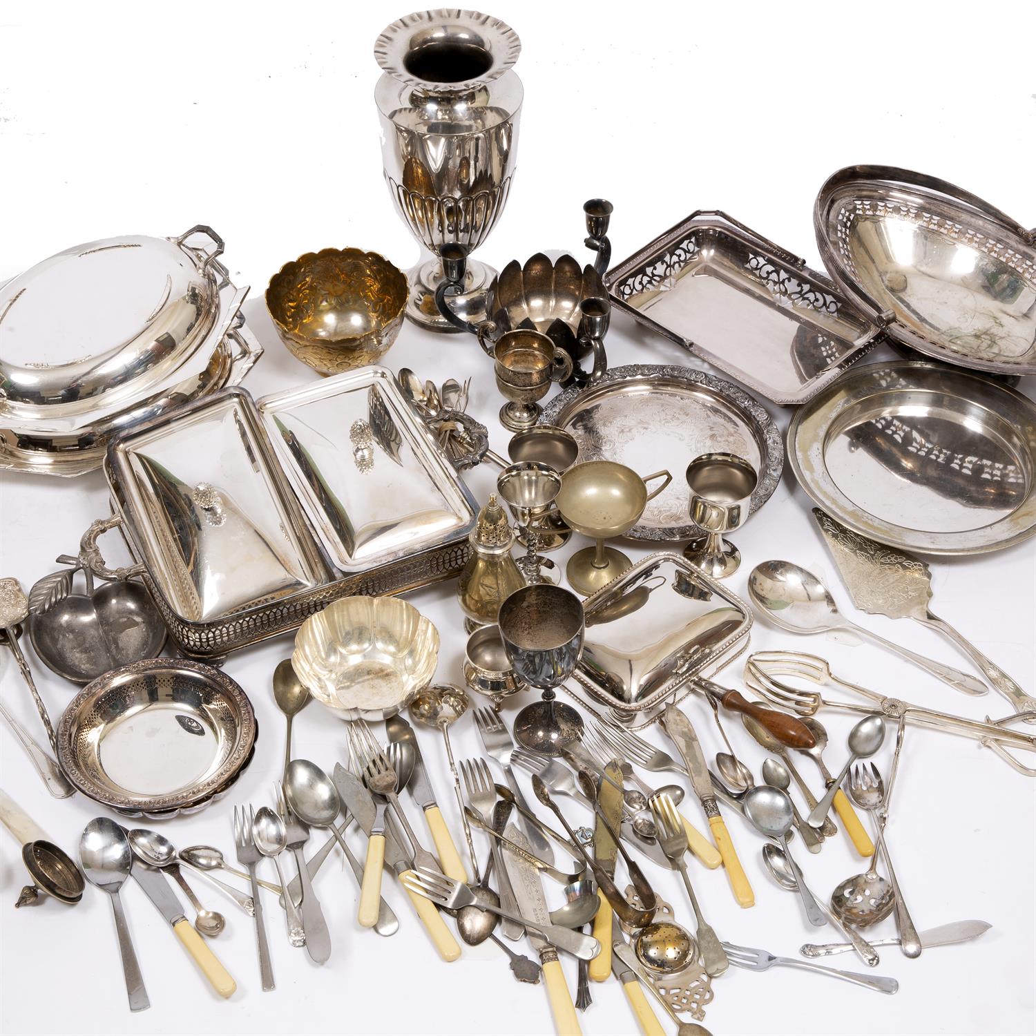 Lot 570 - A QUANTITY OF SILVER PLATE