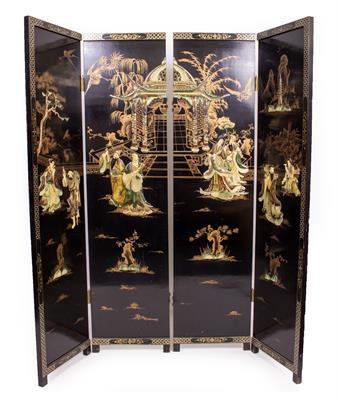 Lot 602 - A 20TH CENTURY ORIENTAL CHINOISERIE AND LACQUERED FOLDING SCREEN