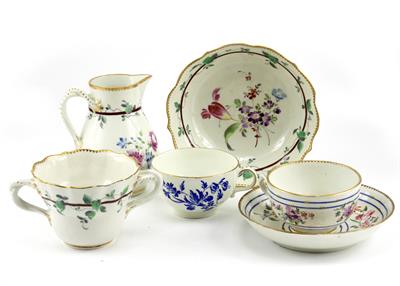 Lot 629 - A GROUP OF WORCESTER PORCELAIN