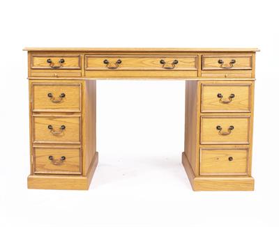 Lot 636 - A MODERN OAK VENEERED PEDESTAL DESK