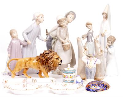 Lot 641 - A SELECTION OF NAO AND LLADRO PORCELAIN FIGURES