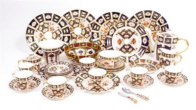 Lot 645 - A COLLECTION OF ROYAL CROWN DERBY IMARI PATTERN TEA AND DINNER WARES