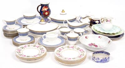 Lot 647 - A SELECTION OF CHINA AND CERAMICS