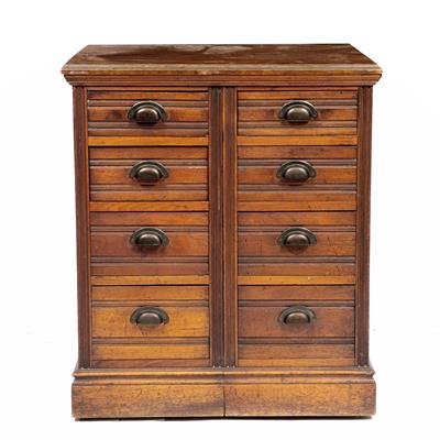 Lot 655 - A LATE 19TH / EARLY 20TH CENTURY WALNUT CHEST OF EIGHT DRAWERS