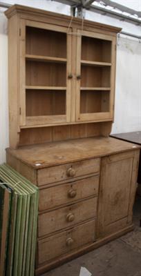 Lot 668 - A PINE DRESSER CABINET