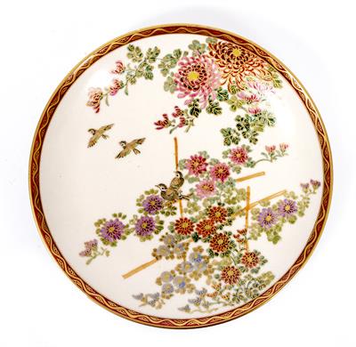 Lot 683 - A JAPANESE SATSUMA WARE PLATE