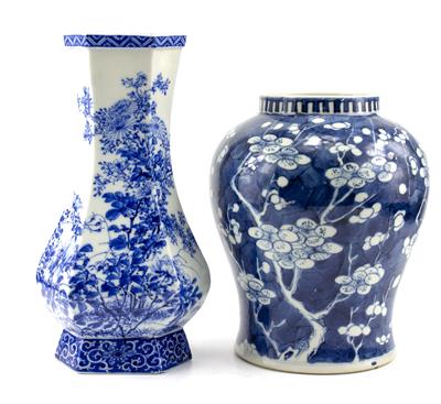 Lot 717 - A 19TH CENTURY CHINESE BLUE AND WHITE BALUSTER VASE