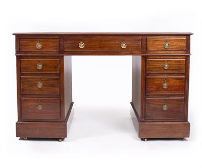 Lot 771 - A PEDESTAL DESK