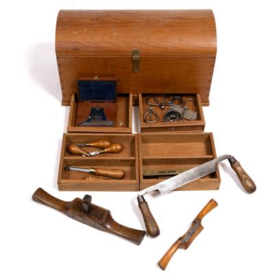 Lot 809 - A DOME TOPPED WOODEN CARPENTRY TOOLBOX