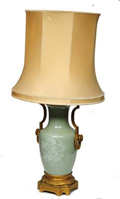 Lot 96 - A 19TH CENTURY FRENCH PORCELAIN AND GILT METAL MOUNTED TABLE LAMP