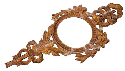 Lot 115 - AN 18TH CENTURY STYLE GILTWOOD GIRANDOLE