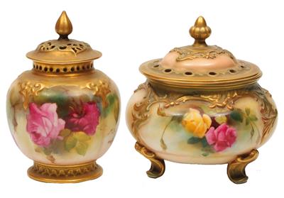 Lot 131 - A ROYAL WORCESTER POT POURRI VASE AND COVER