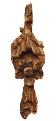 Lot 136 - AN 18TH CENTURY CARVED SOFTWOOD AND GILT GESSO MOULDING