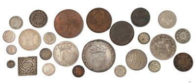 Lot 172 - A MIXED LOT OF WORLD COINS
