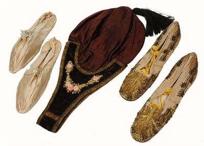 Lot 192 - A PAIR OF 19TH CENTURY GOLD EMBROIDERED AND WHITE SATIN HEEL SHOES
