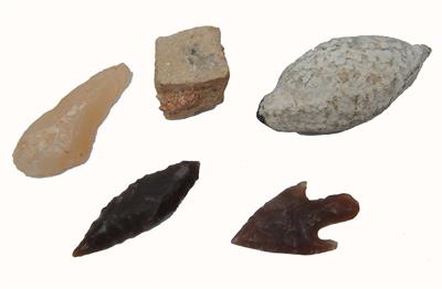 Lot 198 - TWO NEOLITHIC ARROWHEAD POINTS; a prehistoric arrowhead flint; a piece from a Roman tessellated