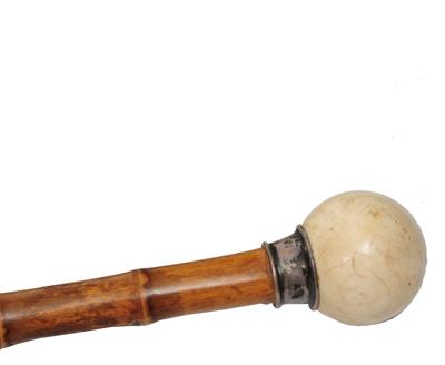 Lot 213 - AN EARLY 20TH CENTURY BAMBOO WALKING CANE