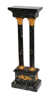 Lot 221 - AN EARLY 20TH FRENCH GREEN MARBLE AND ORMOLU MOUNTED PEDESTAL