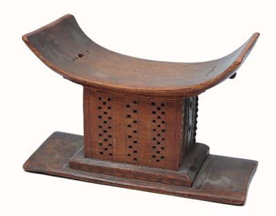 Lot 241 - AN ASHANTI CARVED HARDWOOD PRAYER STOOL