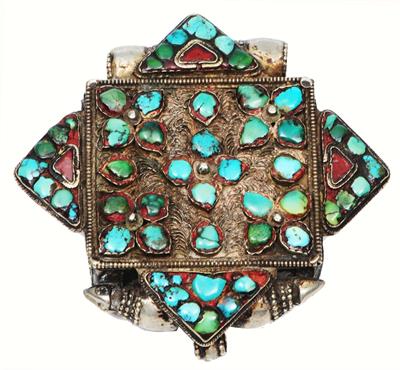 Lot 255 - A TIBETAN SILVER GAU LOCKET inlaid with turquoise