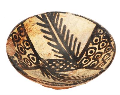 Lot 321 - A CHANCAY (PERU) SMALL BLACK SLIP DECORATED SHALLOW DISH decorated with fern like motif