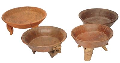 Lot 349 - A GROUP OF THREE COSTA RICA POTTERY SHALLOW TRIPOD BOWLS