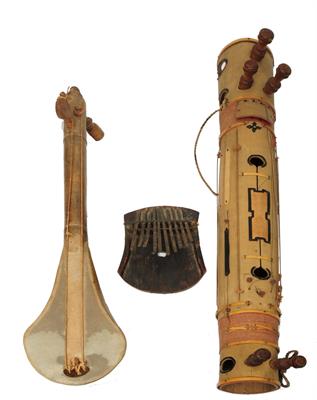 Lot 376 - A PRIMITIVE AFRICAN MUSICAL INSTRUMENT known as a 'Gourd Thumb Piano'