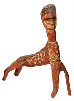Lot 388 - A PAPUA NEW GUINEA CARVED WOODEN CREATURE