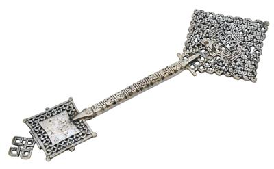 Lot 405 - AN ETHIOPIAN SILVER BRASS BLESSING CROSS with lattice work decoration