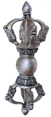 Lot 422 - A TIBETAN SILVER COLOURED METAL BUDDHIST THUNDERBOLT OR VAJRA
