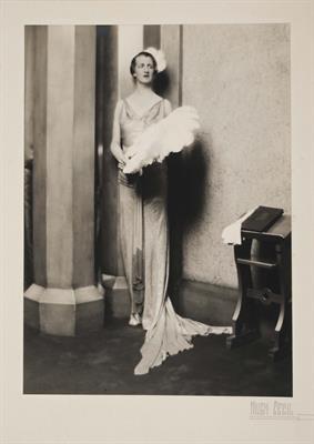 Lot 697 - A FOLDER OF MIXED OLD PHOTOGRAPHS including society portraits by Hugh Cecil