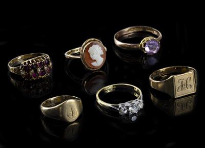 Lot 6 - A SELECTION OF RINGS