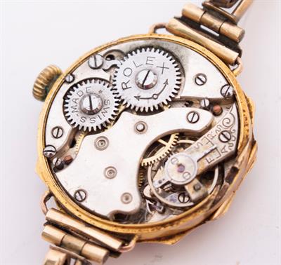 Lot 10 - AN EARLY 20TH CENTURY LADIES ROLEX WRIST WATCH
