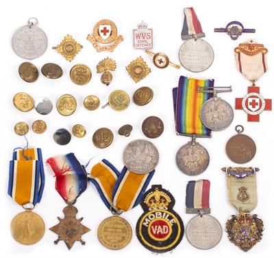 Lot 22 - A COLLECTION OF MILITARIA