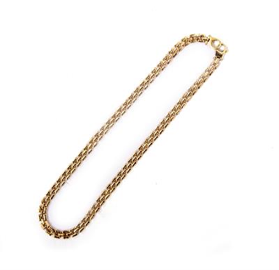 Lot 24 - A 9CT YELLOW GOLD FANCY LINK NECKLACE