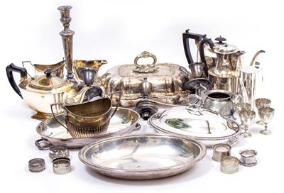 Lot 34 - A SMALL COLLECTION OF SILVER PLATED AND EPNS WARES