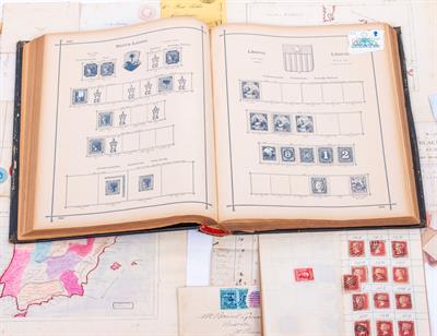 Lot 46 - INTERNATIONAL POSTAGE STAMP ALBUM