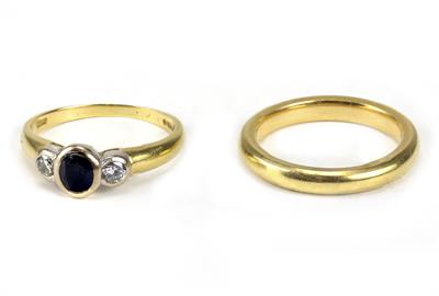 Lot 51 - AN 18 CARAT YELLOW GOLD WEDDING BAND