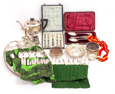 Lot 68 - A QUANTITY OF SILVER AND SILVER PLATE