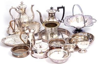Lot 72 - A QUANTITY OF ANTIQUE AND LATER SILVER PLATE