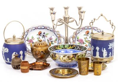Lot 79 - A MIXED LOT OF CHINA