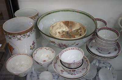 Lot 89 - A COLLECTION OF 18TH CENTURY AND LATER CHINESE EXPORT PORCELAIN