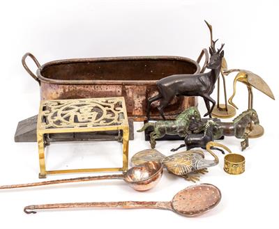 Lot 90 - A BRONZE STATUE OF A ROE DEER BUCK