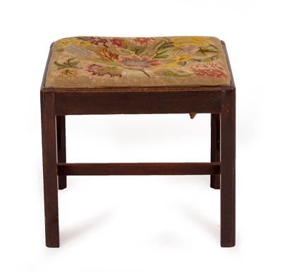 Lot 98 - A GEORGIAN MAHOGANY DRESSING TABLE STOOL