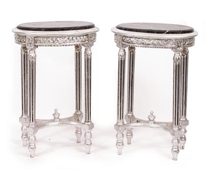 Lot 105 - A PAIR OF BLACK MARBLE TOPPED OVAL BEDSIDE OR OCCASIONAL TABLES
