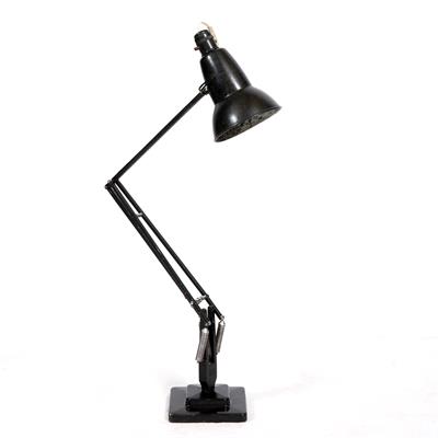 Lot 116 - A HERBERT TERRY AND SONS INDUSTRIAL ANGLE POISE BLACK PAINTED DESK LAMP